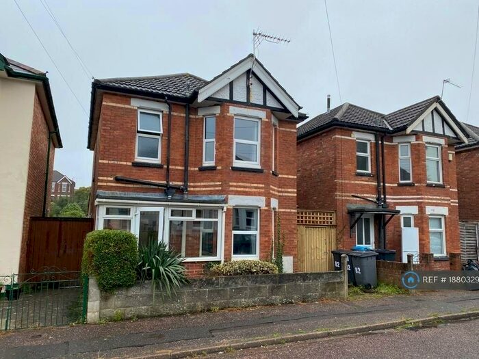 6 Bedroom Detached House To Rent In Calvin Road, Bournemouth, BH9