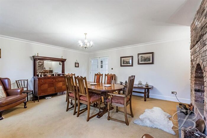 5 Bedroom Detached House For Sale In Main Street, Hayton, Retford, DN22