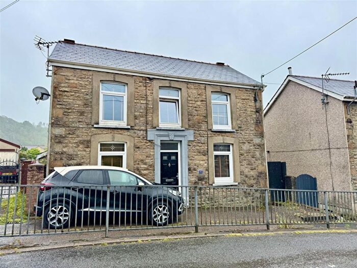 3 Bedroom Detached House For Sale In Cwmamman Road, Glanamman, Ammanford, SA18
