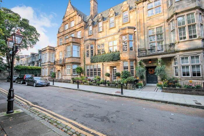 2 Bedroom Flat To Rent In Lowther Terrace, Kirklee, Glasgow, G12