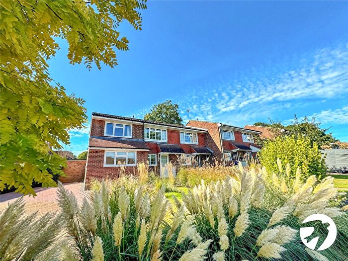 3 Bedroom End Of Terrace House To Rent In Bentley Close, Chatham, Kent, ME5