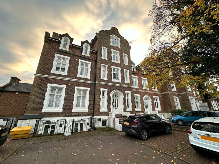 1 Bedroom Apartment To Rent In Slough, Berkshire, SL1