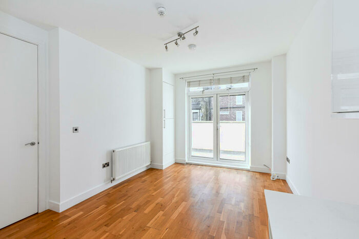 1 Bedroom Flat To Rent In A Kingsland Road, Flat, Hackney, E8