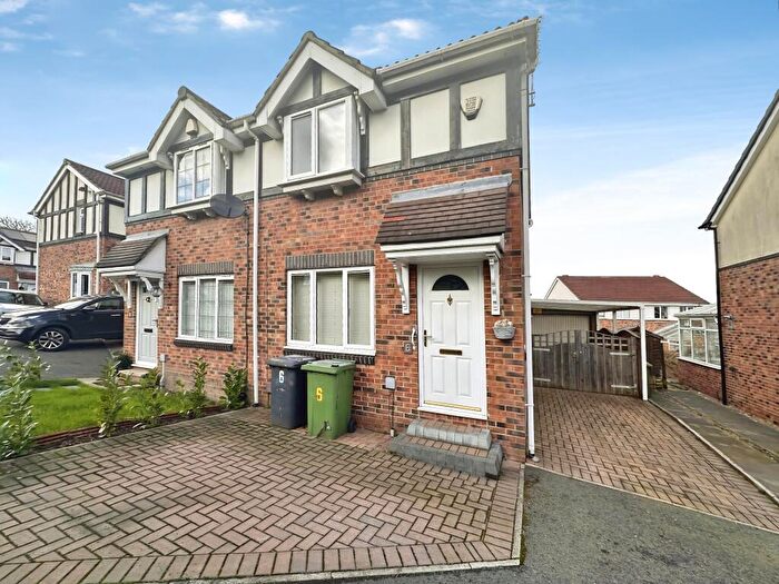 2 Bedroom Semi Detached House For Sale In Earlswood Mead, Pudsey, LS28