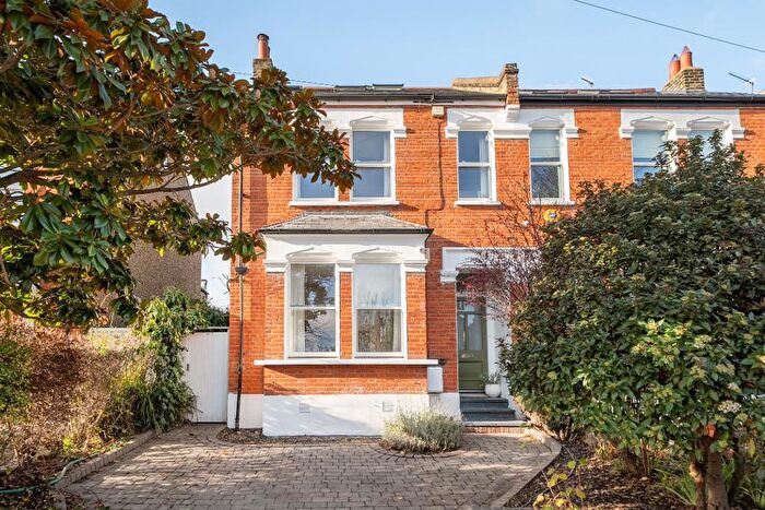 4 Bedroom Property For Sale In Radcliff Road, Winchmore Hill, London, N21