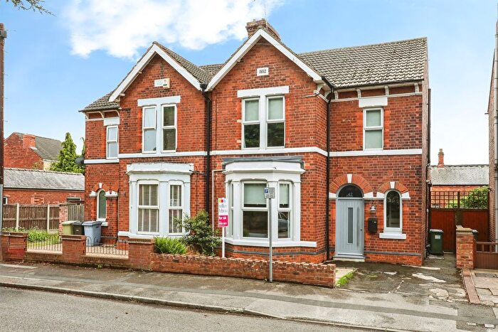 3 Bedroom Semi-Detached House For Sale In Sherwood Road, Worksop, S80
