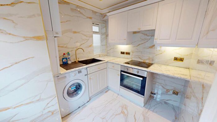 2 Bedroom Terraced House For Sale In Regency Square, Brighton, BN1