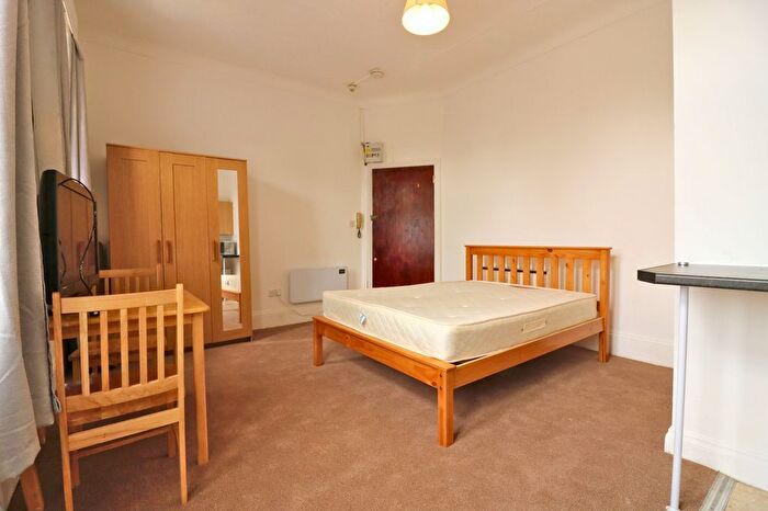 Studio To Rent In Castlebar Hill, Ealing, W5