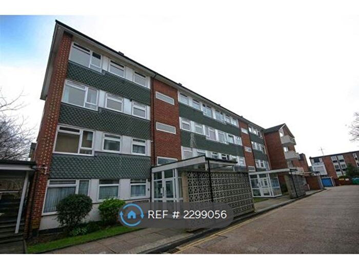 2 Bedroom Flat To Rent In Carlton Court, Southampton, SO15
