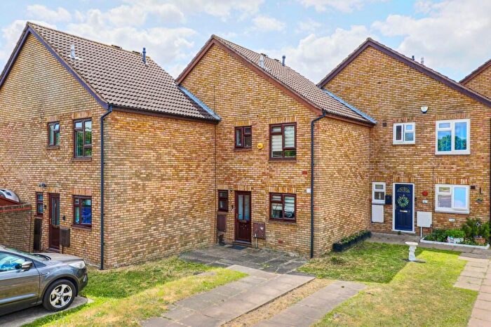 3 Bedroom Terraced House For Sale In Galloway Close, Broxbourne, EN10