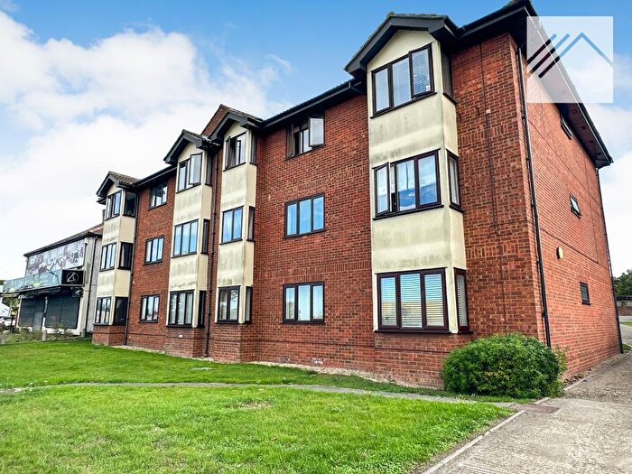 2 Bedroom Flat To Rent In Flat, Oakwood Court, Arterial Road, Leigh-On-Sea, SS9