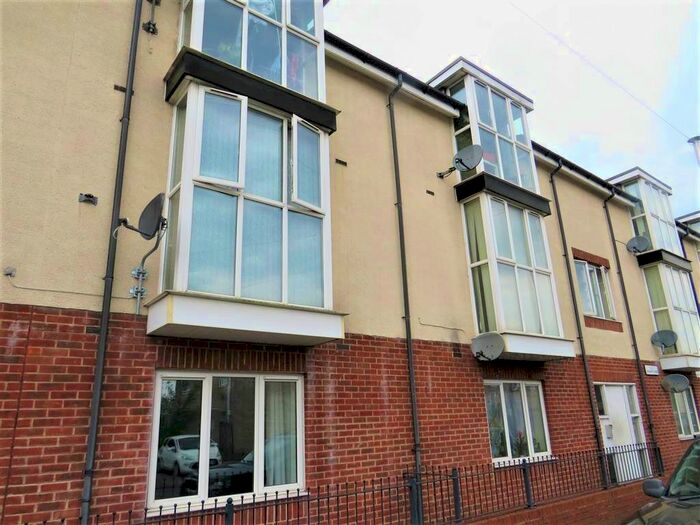 2 Bedroom Flat To Rent In Cook Street, Darlaston, Wednesbury, WS10