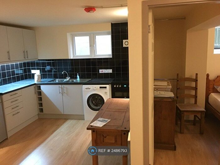 1 Bedroom Flat To Rent In Market Street, Hyde, SK14