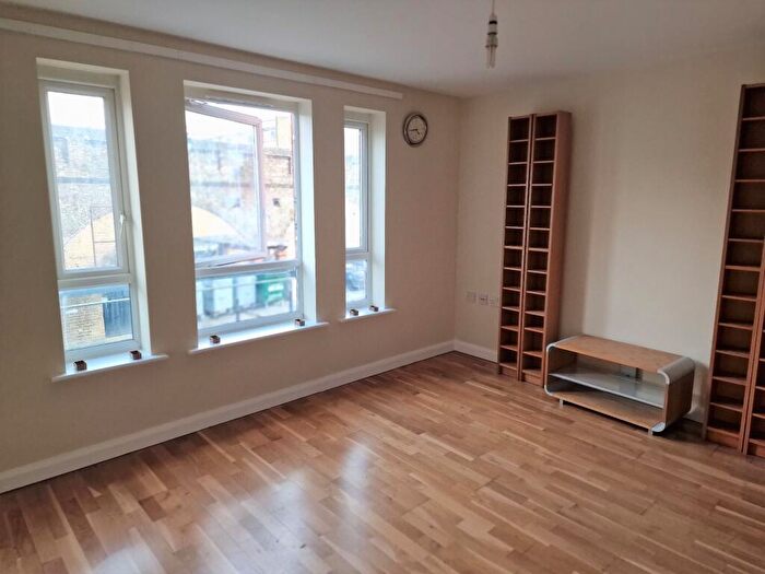1 Bedroom Flat To Rent In Hopkins Road, Leyton, E10