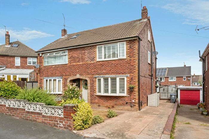 3 Bedroom Semi-Detached House For Sale In Glastonbury Gate, Scawsby, Doncaster, DN5