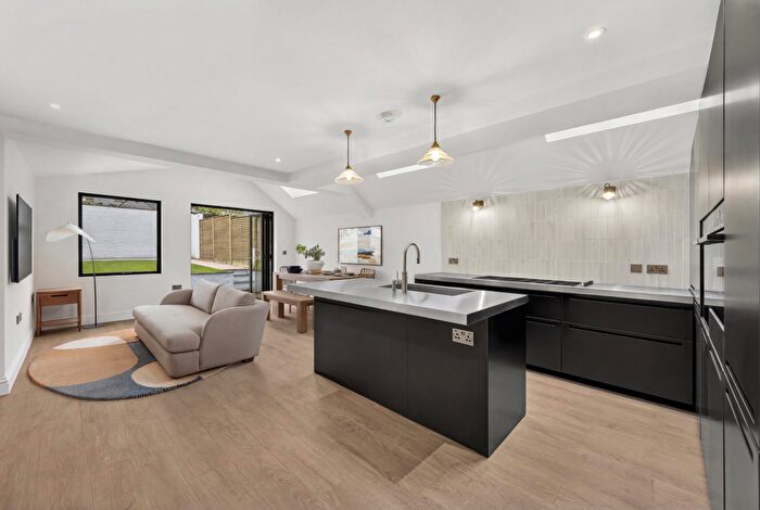 2 Bedroom Flat For Sale In Upland Road, London, SE22