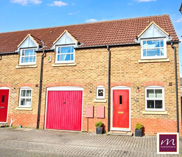 3 Bedroom End Of Terrace House To Rent In Pakenham Close, Fairford Leys, HP19