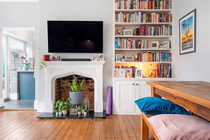 3 Bedroom Flat For Sale In Underhill Road, East Dulwich, London, SE22