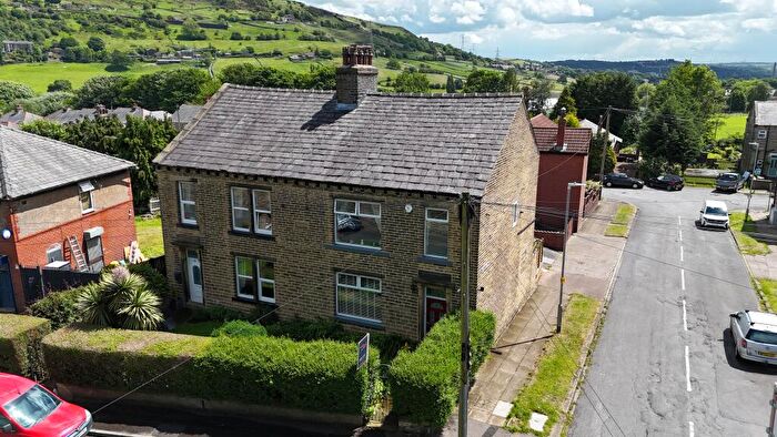 3 Bedroom Semi Detached House For Sale In Beechwood Road, Holmfield, Halifax, Calderdale, HX2
