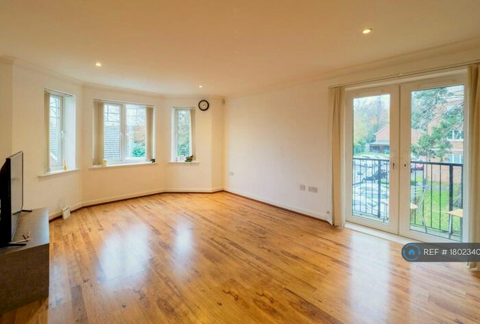 2 Bedroom Flat To Rent In Casel Court, Stanmore, HA7