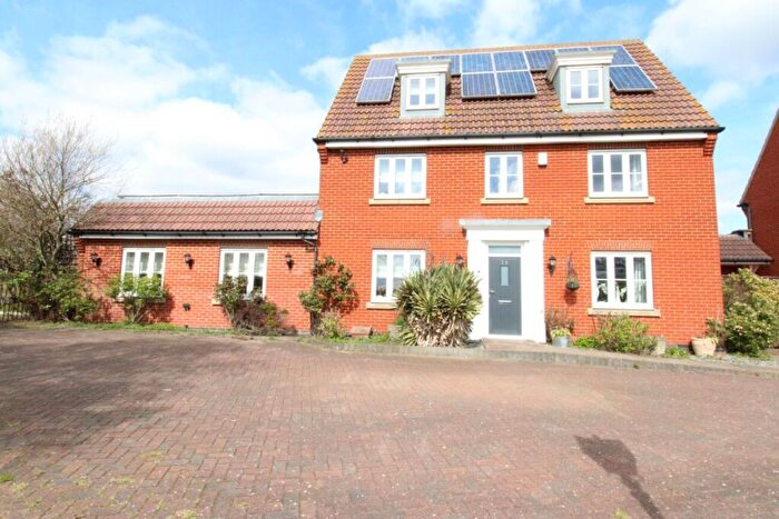 5 Bedroom Detached House For Sale In Litten Close, Collier Row, Essex, RM5