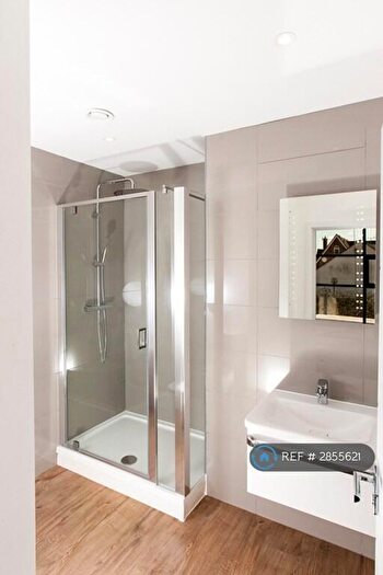 Studio To Rent In Nixey Close, Slough, SL1