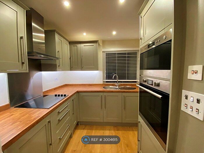 1 Bedroom Flat To Rent In The Redlands, Beckenham, BR3