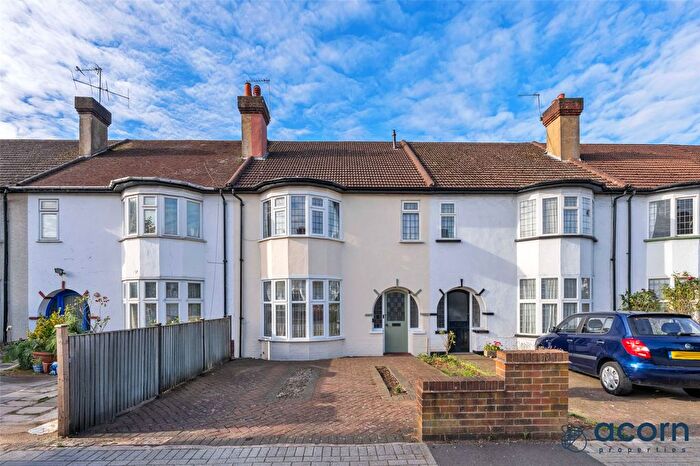 3 Bedroom Terraced House For Sale In Woodland Way, Mill Hill, London, NW7