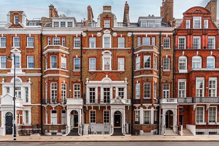 2 Bedroom Flat For Sale In Pont Street, Knightsbridge, London, SW1X