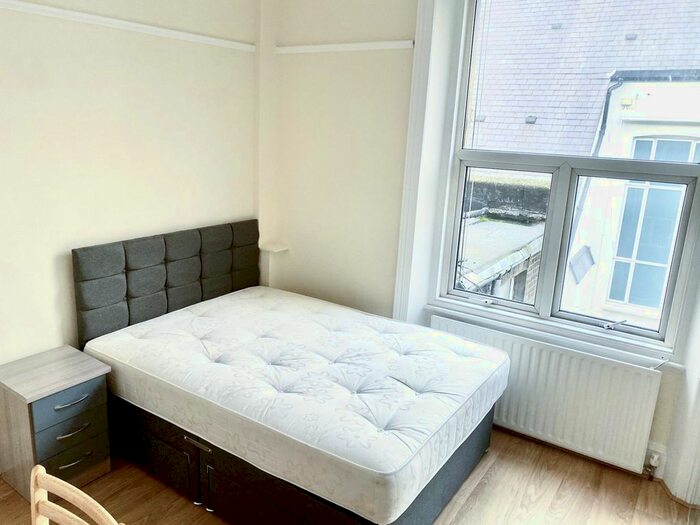 Studio To Rent In Cheniston Gardens, Kensington, London, W8