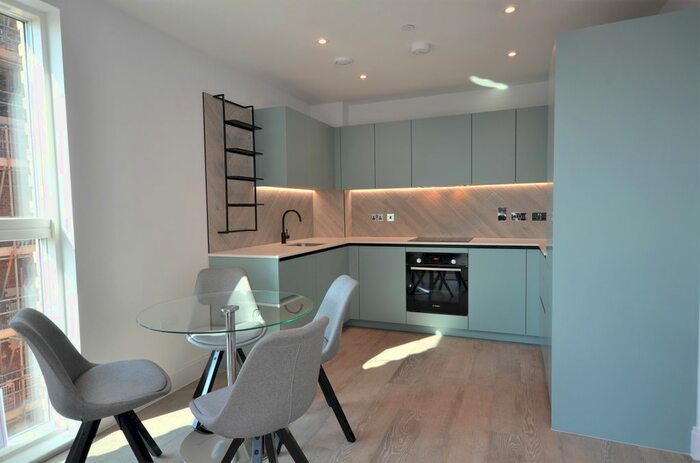 2 Bedroom Flat To Rent In Memorial Avenue, Slough, SL1