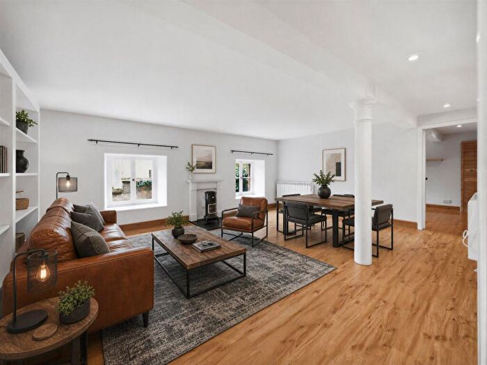 2 Bedroom Flat For Sale In / Calton Road, Old Town, Edinburgh, EH8