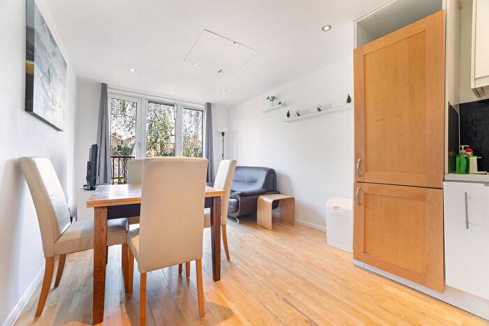 2 Bedroom Flat To Rent In Tavistock Crescent, W11