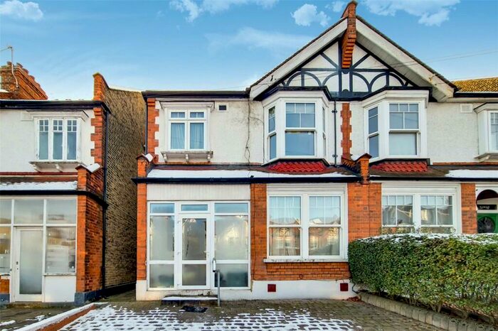 4 Bedroom Semi-Detached House To Rent In Dukes Avenue, New Malden, KT3