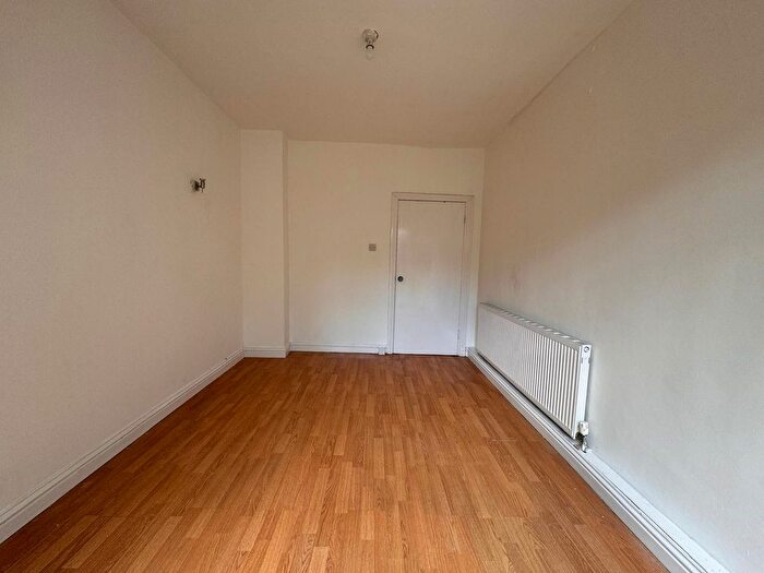 2 Bedroom Flat For Sale In Valentines Road, Ilford, Essex, IG1
