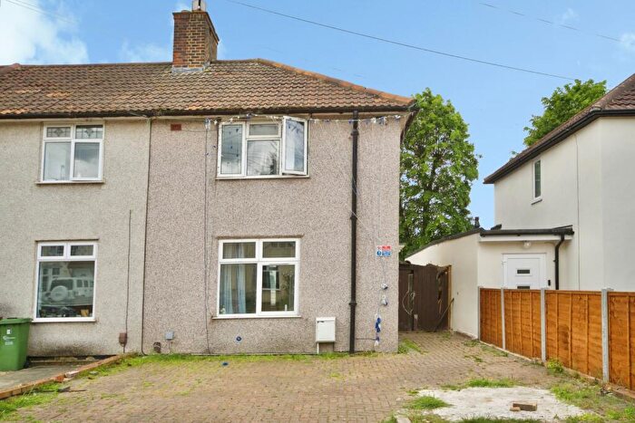 3 Bedroom End Of Terrace House For Sale In Harrold Road, Dagenham, Essex, RM8