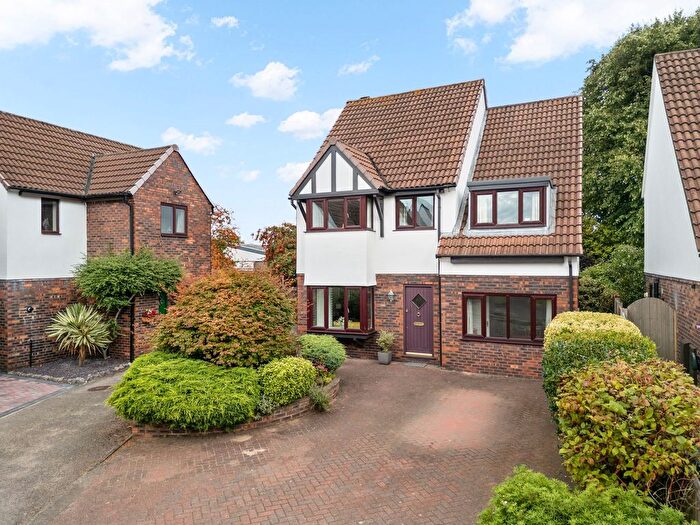 4 Bedroom Detached House For Sale In Woodford Close, Thelwall, WA4