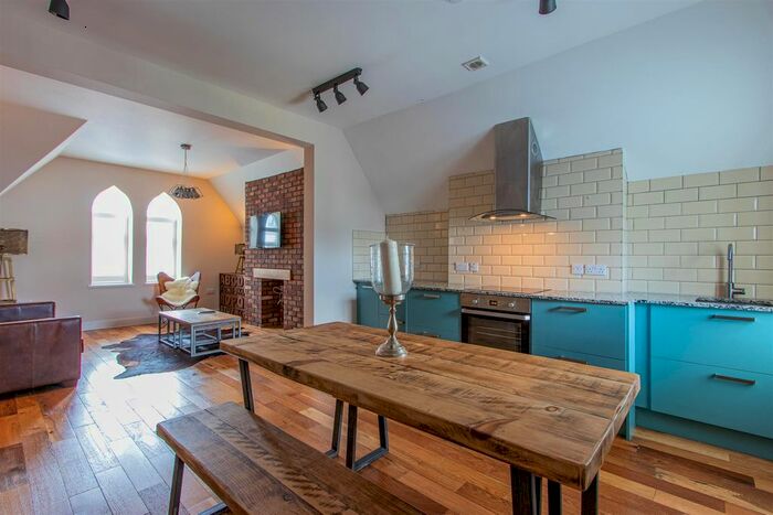 2 Bedroom Flat To Rent In Howard Gardens, Roath, Cardiff CF24