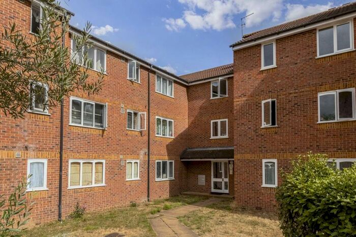2 Bedroom Flat To Rent In Brindley Close, Wembley, HA0