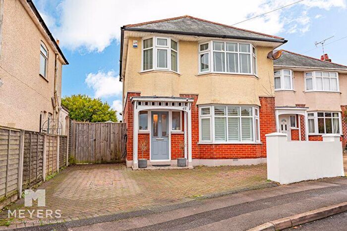 4 Bedroom Detached House For Sale In Hendford Road, Ensbury Park, BH10