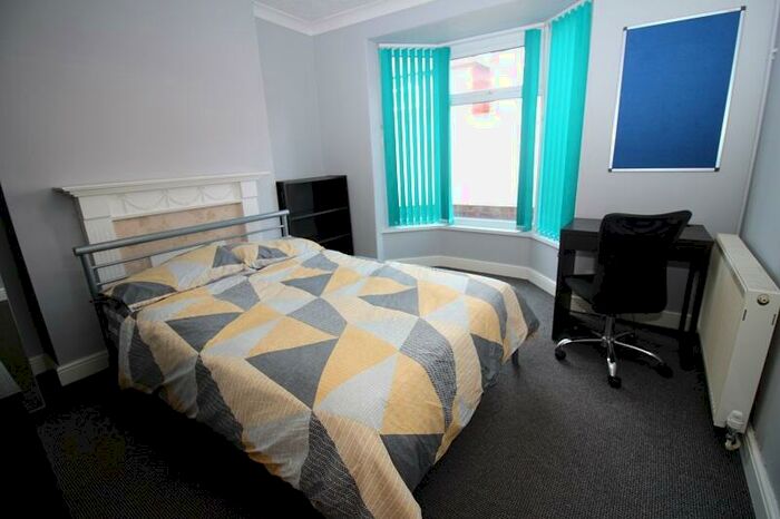 3 Bedroom House To Rent In / Bed Student House Severn Street, Lincoln, Lincolnshire, LN1