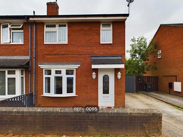 3 Bedroom Semi-Detached House To Rent In David Whitfield Close, Hull, HU3
