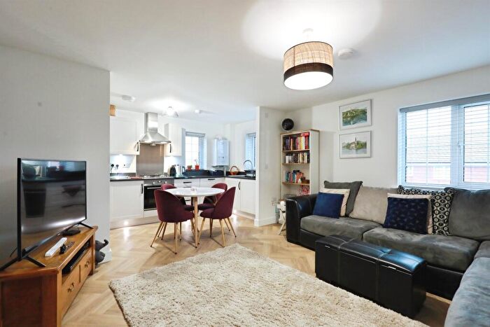 1 Bedroom Maisonette For Sale In Yarrow Road, Warwick, CV34