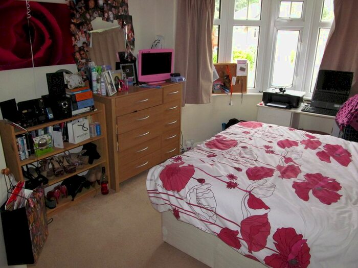 3 Bedroom Semi-Detached House To Rent In Stanhope Road, Reading, RG2