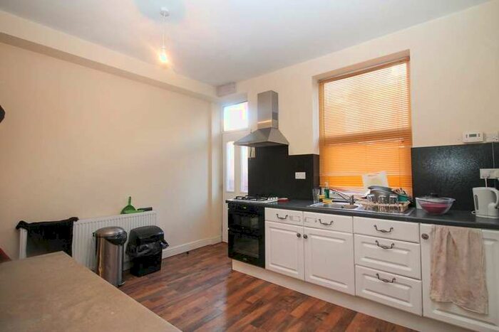 1 Bedroom House To Rent In Stratford Terrace, Beeston, LS11