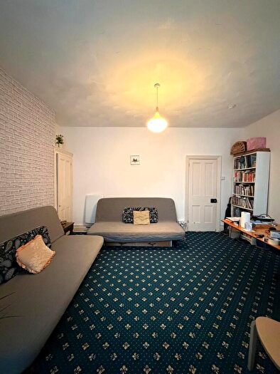 2 Bedroom Flat To Rent In Corporation Road, Cardiff(City), CF11