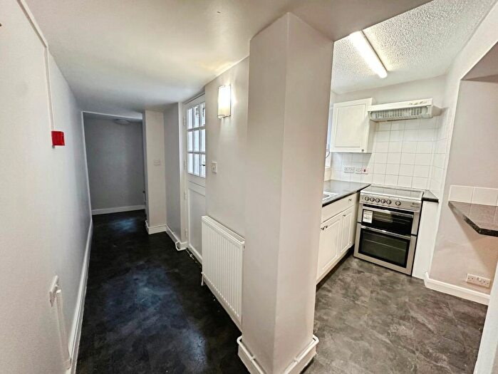 1 Bedroom Flat To Rent In Beacon Hill, Exmouth, EX8