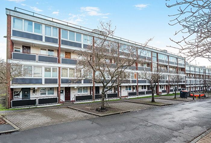 3 Bedroom Flat For Sale In Sherfield Gardens, London, SW15