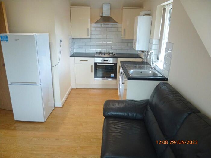 2 Bedroom Flat To Rent In Newport Road, Roath, Cardiff, CF24