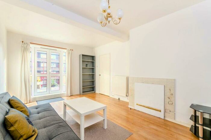 3 Bedroom Maisonette To Rent In Bronti Close, Elephant And Castle, London, SE17